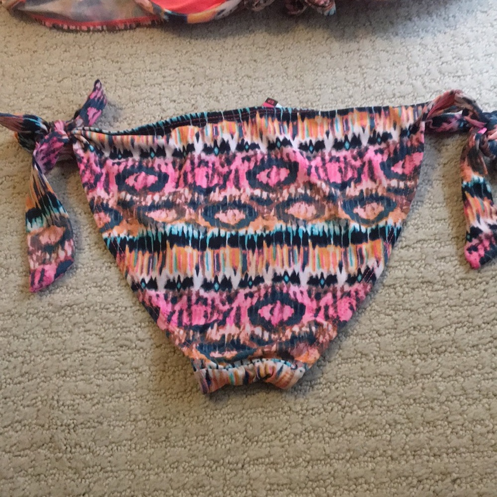 Bikini Set - Picture 7 of 12